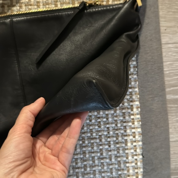 Elegant Black Leather Shoulder Bag - Picture 2 of 7